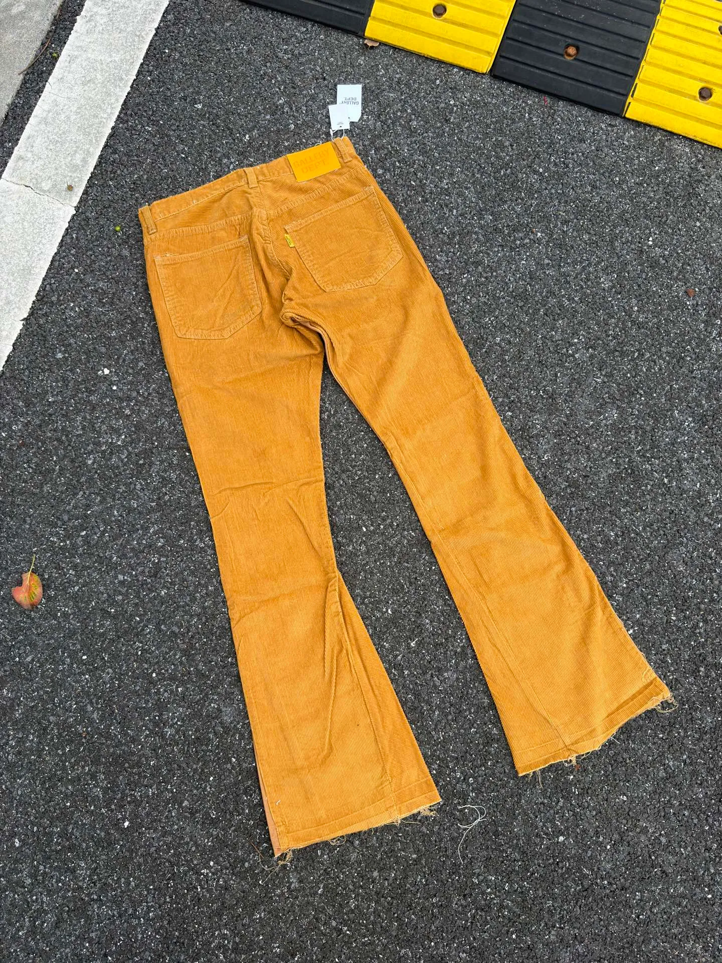 P240💰G03 GALLERY DEPT khaki corduroy embroidered bootcut jeans trousers Code number: 28 30 32 34 36